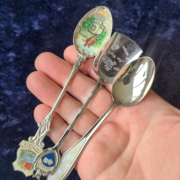 Vintage collectible souvenir spoons w mother of pearl Japan - Picture 3 of 10